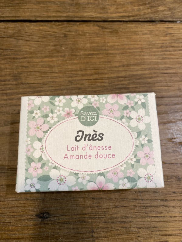 Quels sont les bienfaits du savon au lait d'ânesse ? Découvrez nos 3 savons en boutique à Etretat