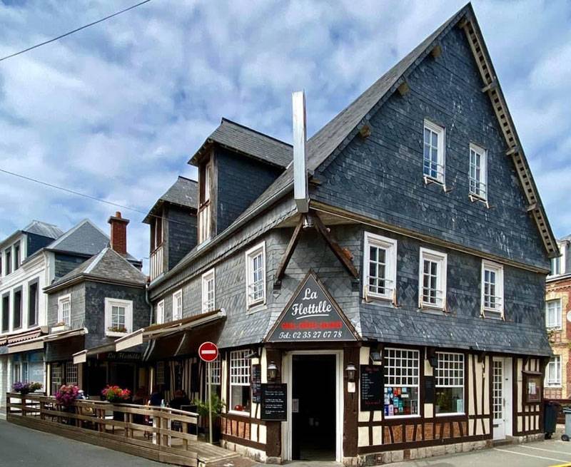 Restaurant traditionnel français avec terrasse : grillades et de plats de brasserie faits maison Etretat La Flotille